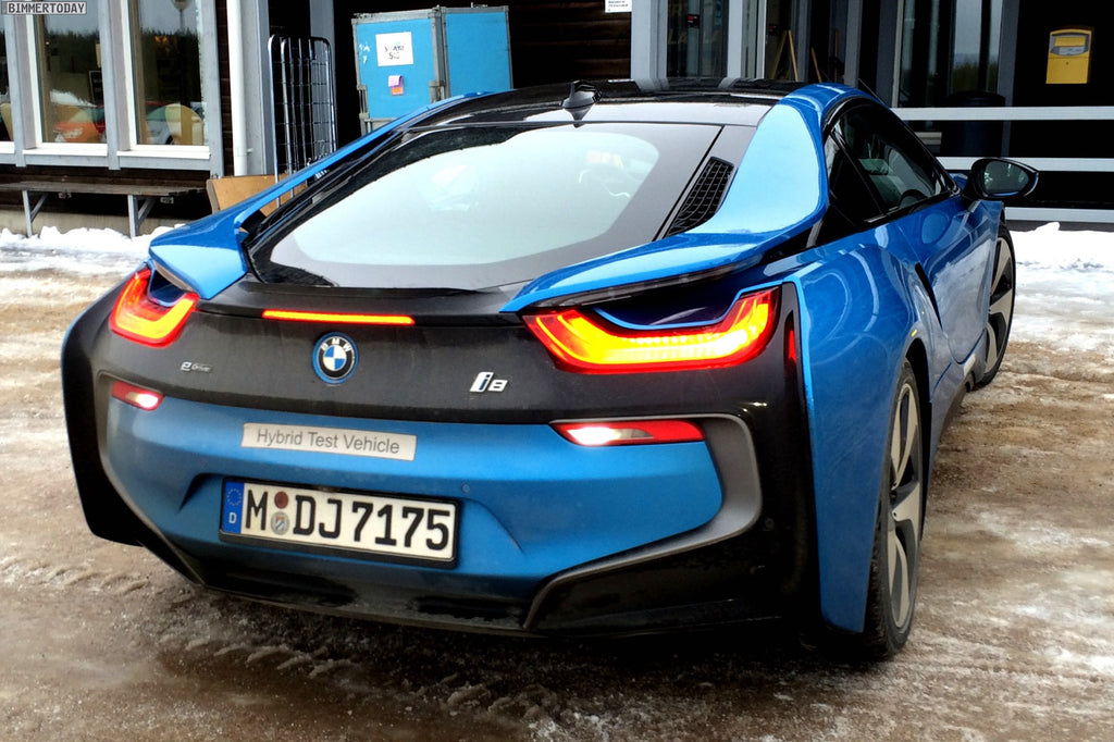 BMW i8 blue